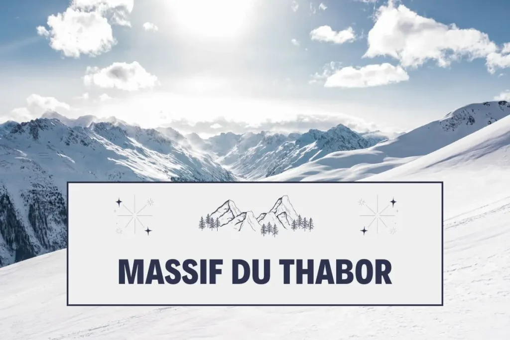 Vue panoramique du massif du Thabor enneigé depuis Montgenèvre, idéale pour le ski hors-piste et la randonnée hivernale.